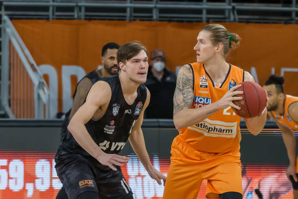 强防守端的 强防守端的