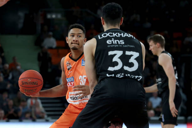 的前场多面 的前场多面