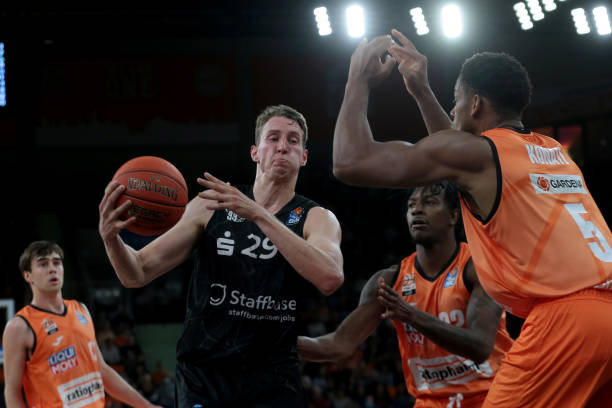 任左边锋 任左边锋